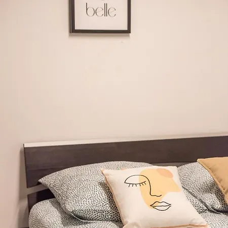Ou Mentounasc - Duplex Vieille - Free Parking 아파트